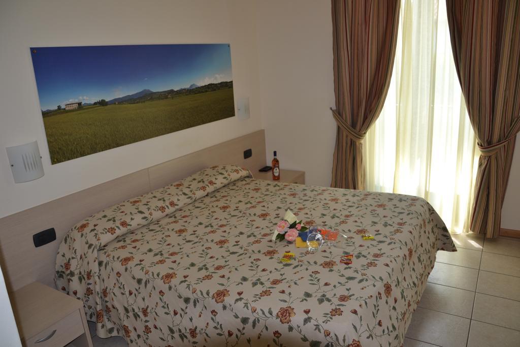 Locanda Le Palafitte Bardolino Quarto foto